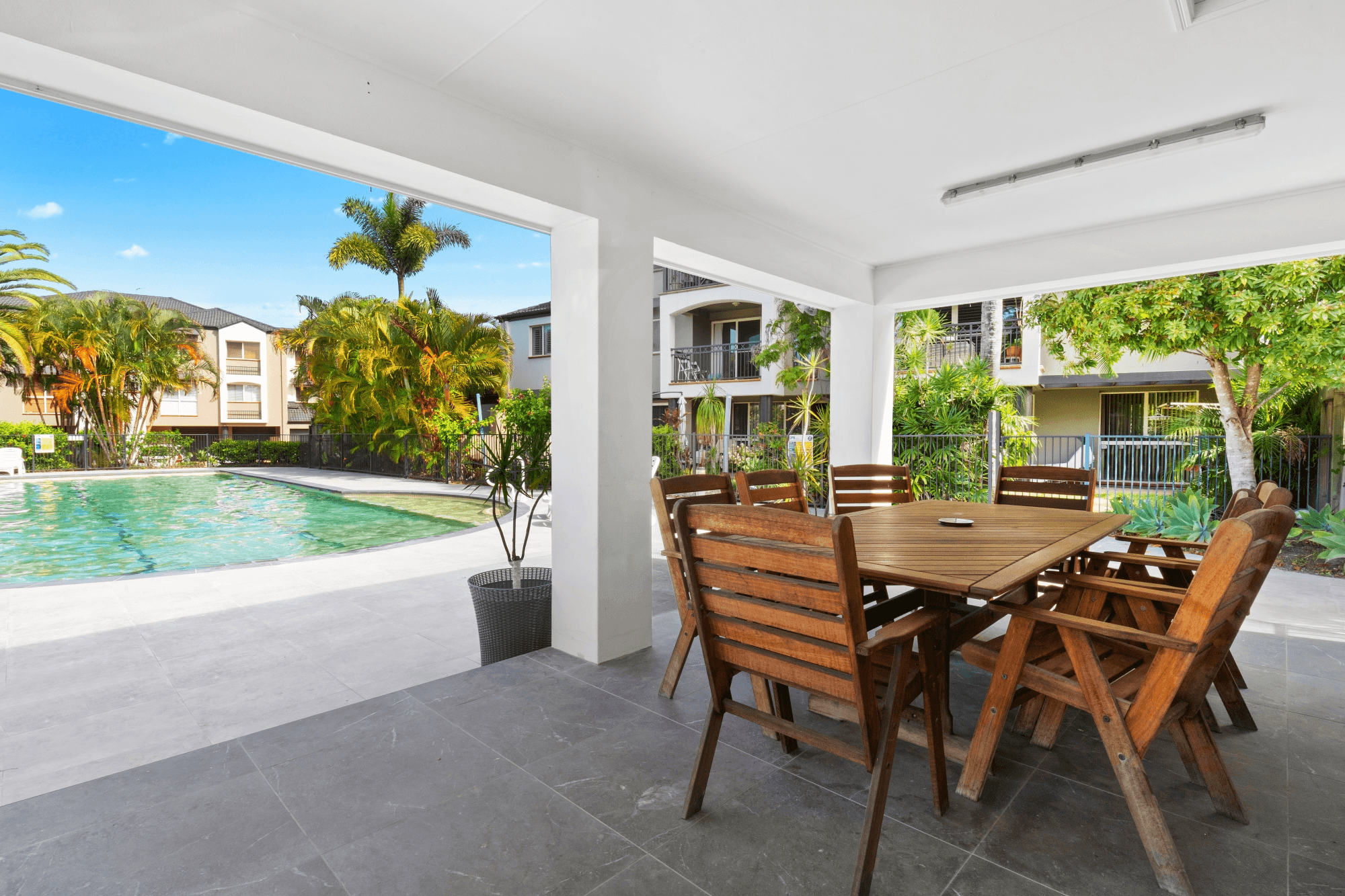 33/82-86 Limetree Parade, RUNAWAY BAY, QLD 4216