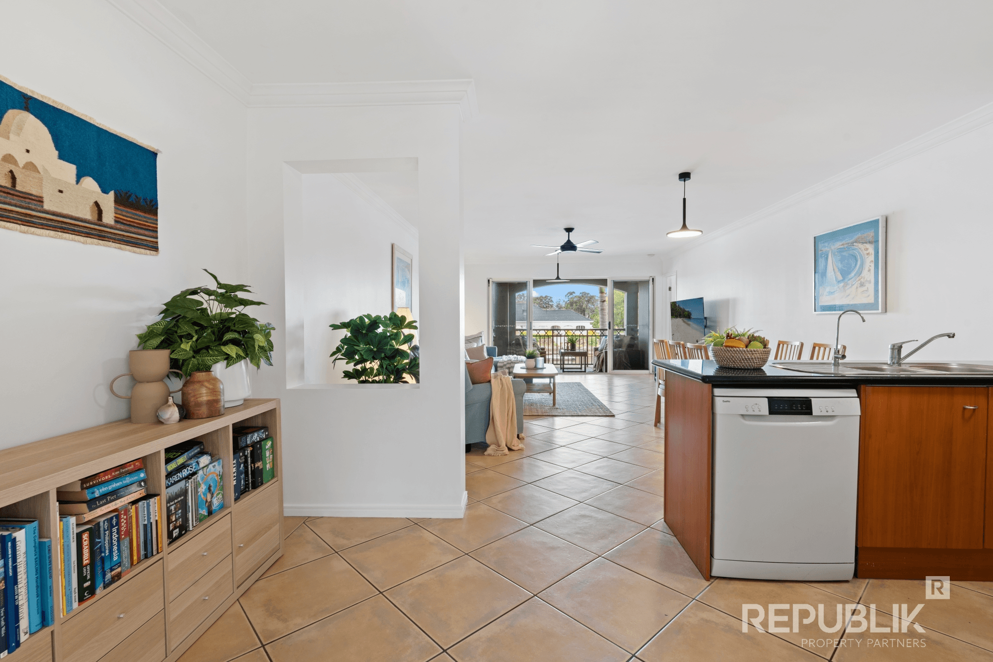 33/82-86 Limetree Parade, RUNAWAY BAY, QLD 4216