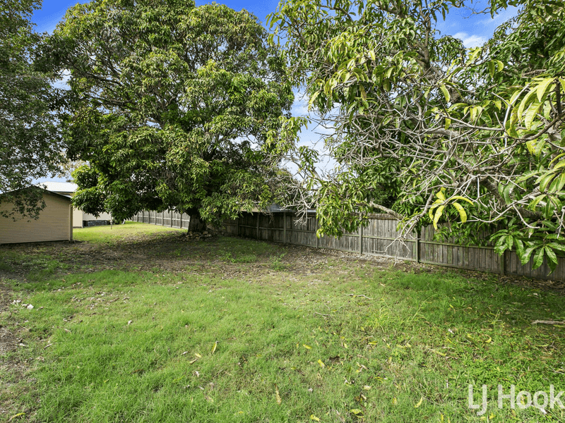 11 Pine Street, TORQUAY, QLD 4655