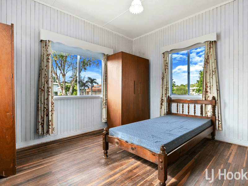 11 Pine Street, TORQUAY, QLD 4655