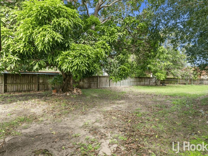 11 Pine Street, TORQUAY, QLD 4655