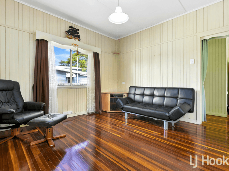 11 Pine Street, TORQUAY, QLD 4655