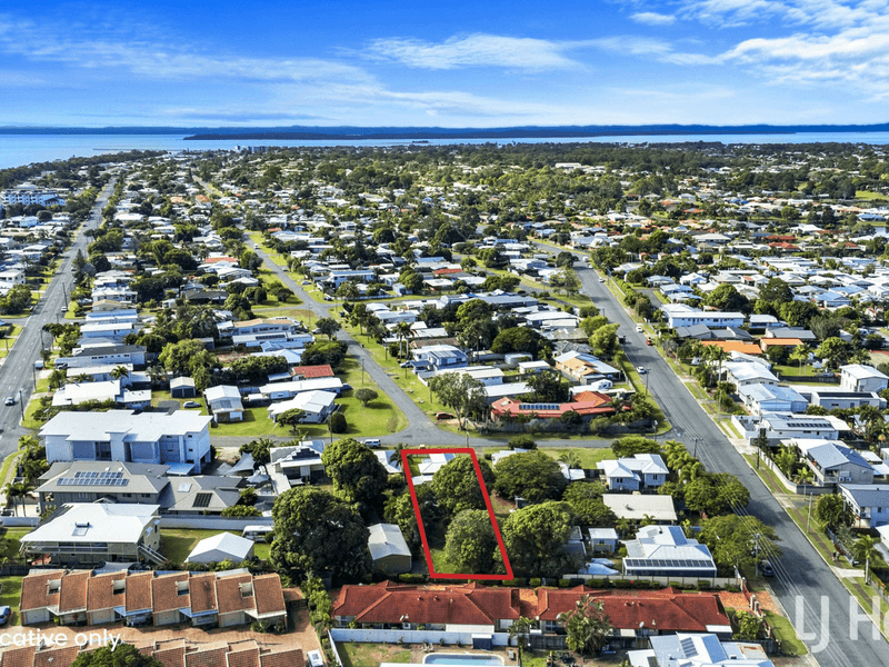 11 Pine Street, TORQUAY, QLD 4655