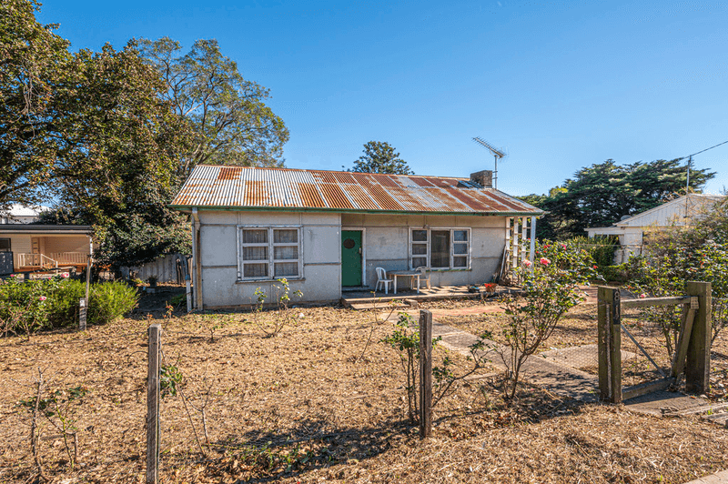 81 Remembrance Driveway, TAHMOOR, NSW 2573