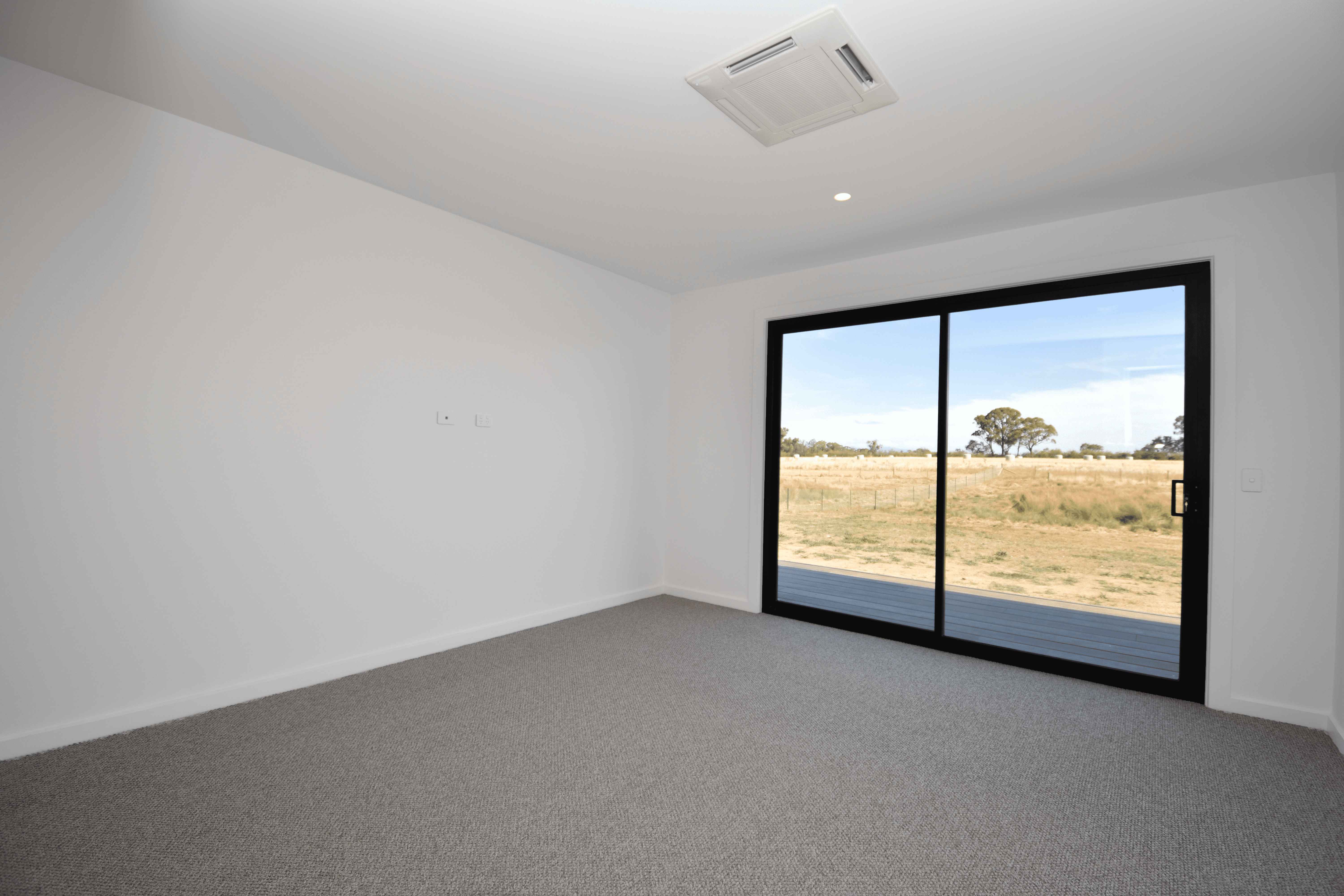 8 LEONARD COURT, BEECHWORTH, VIC 3747