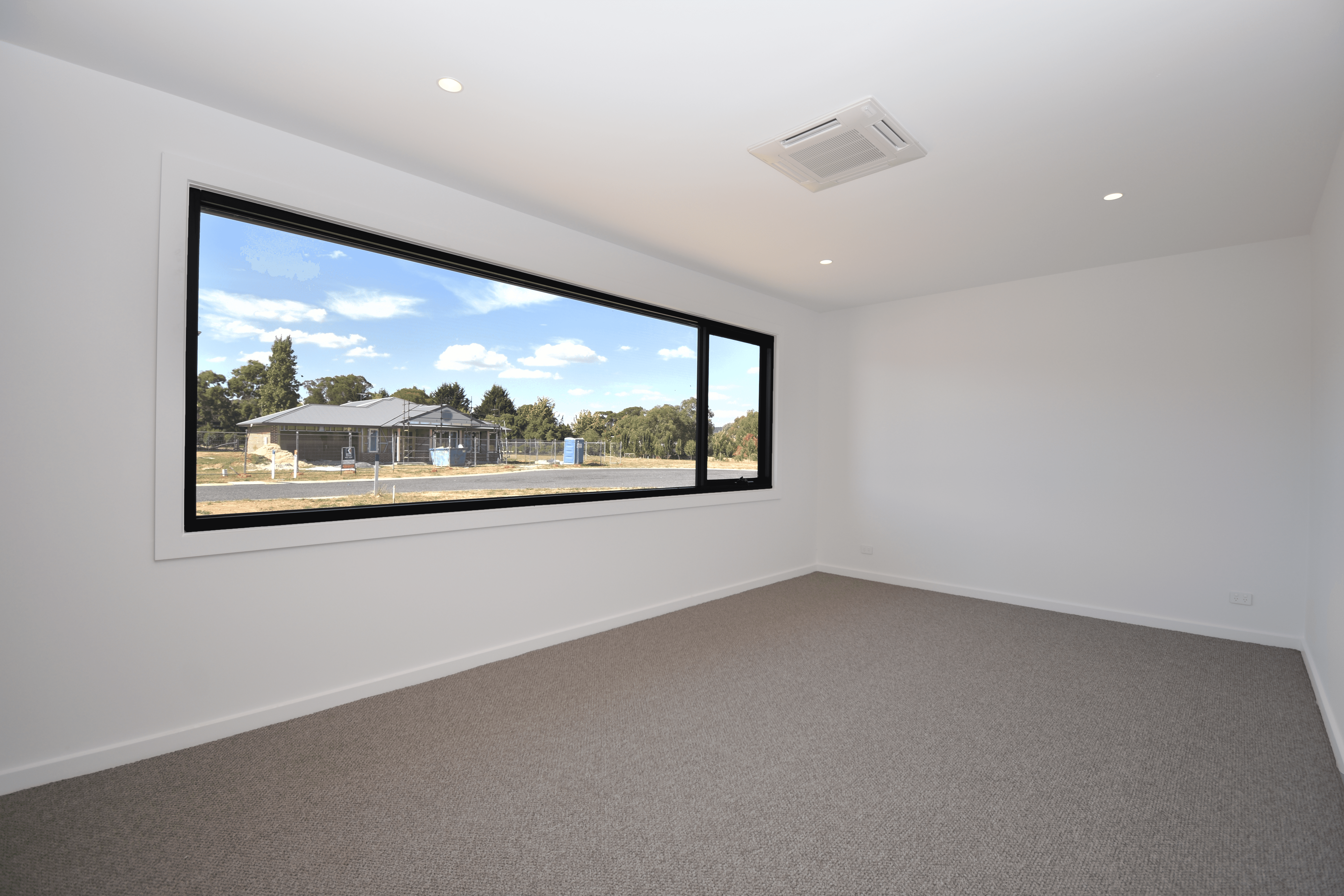 8 LEONARD COURT, BEECHWORTH, VIC 3747
