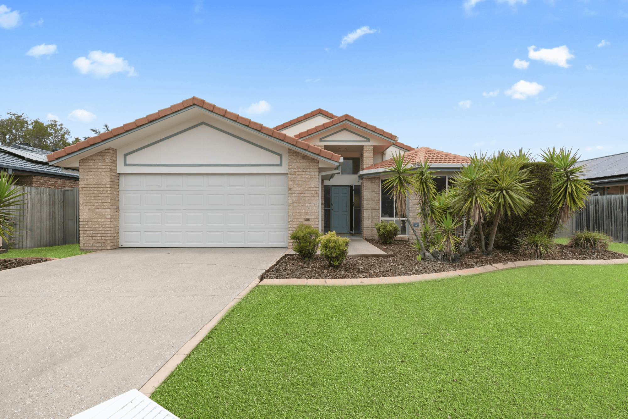 15 Westpark Court, HELENSVALE, QLD 4212