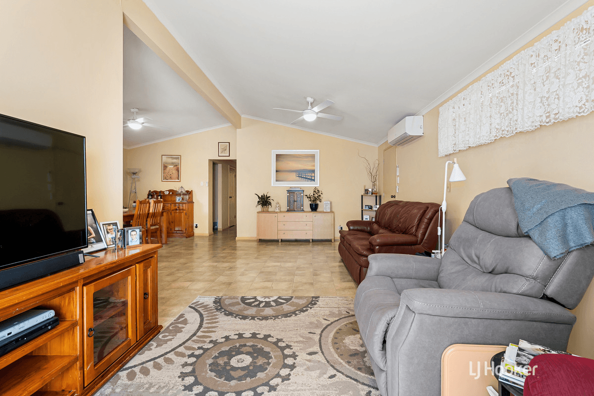 35 Carabeen Crescent, ANDREWS FARM, SA 5114