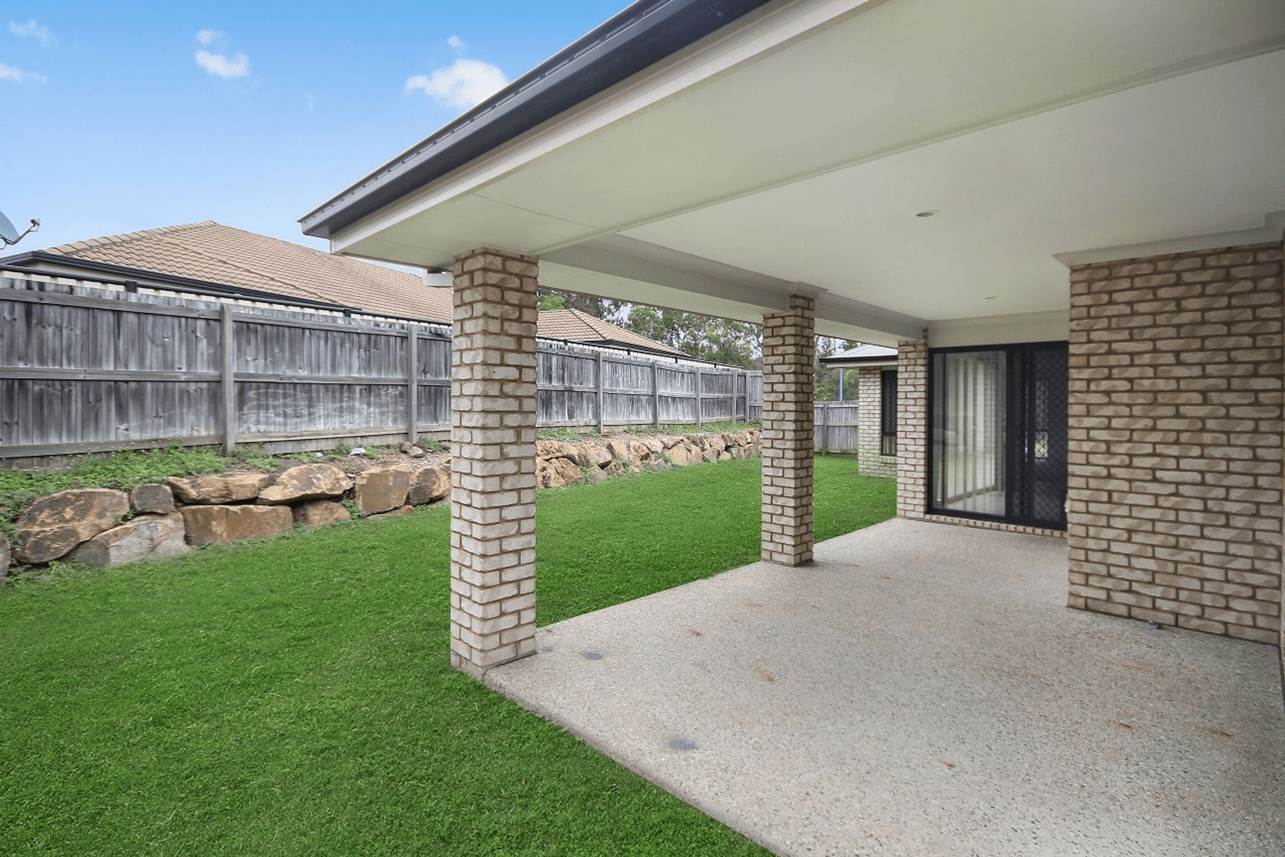 100 Heritage Drive, BRASSALL, QLD 4305