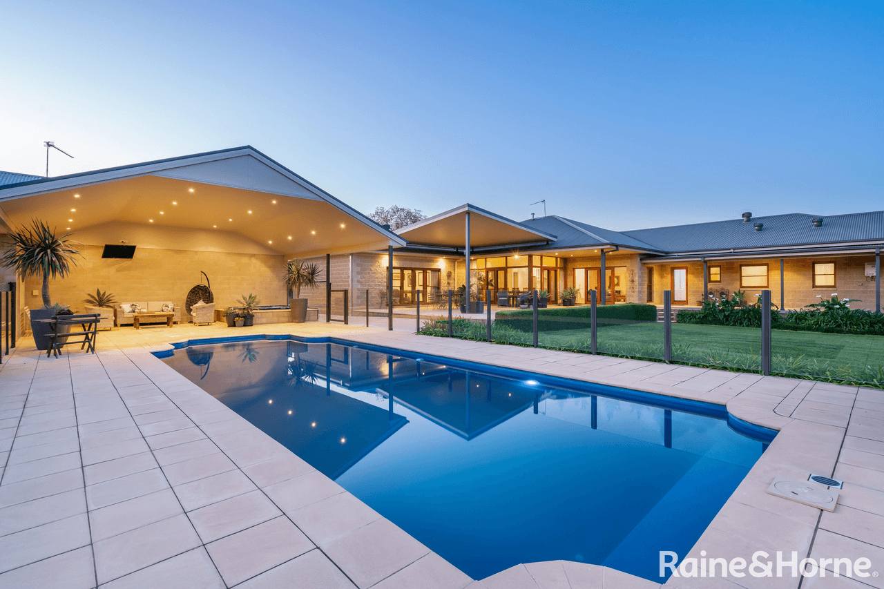 5 Tamarind Place, LAKE ALBERT, NSW 2650