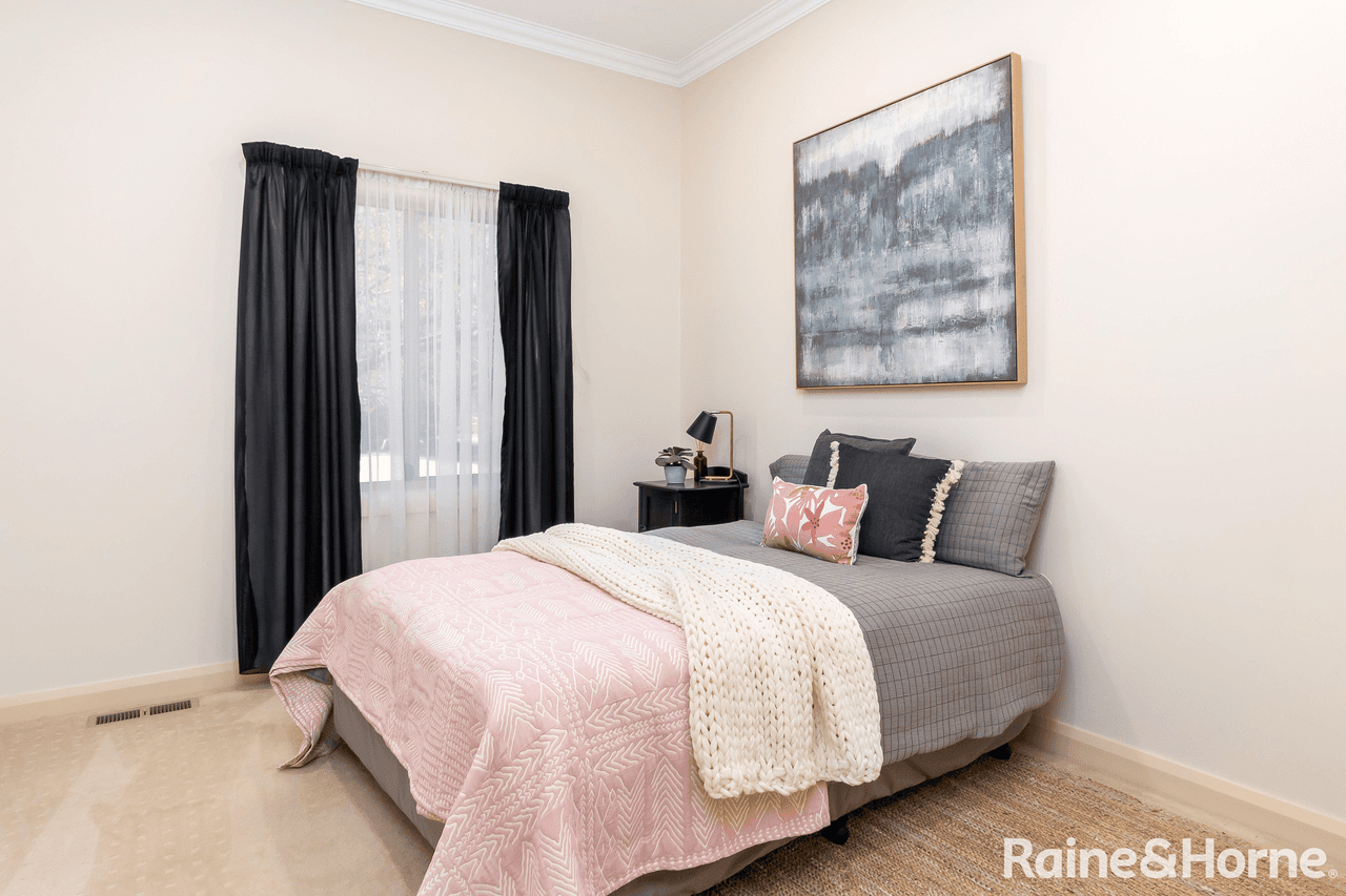 5 Tamarind Place, LAKE ALBERT, NSW 2650