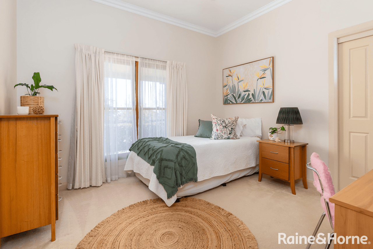 5 Tamarind Place, LAKE ALBERT, NSW 2650