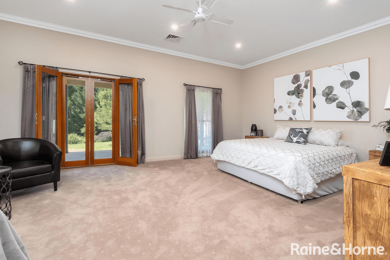 5 Tamarind Place, LAKE ALBERT, NSW 2650