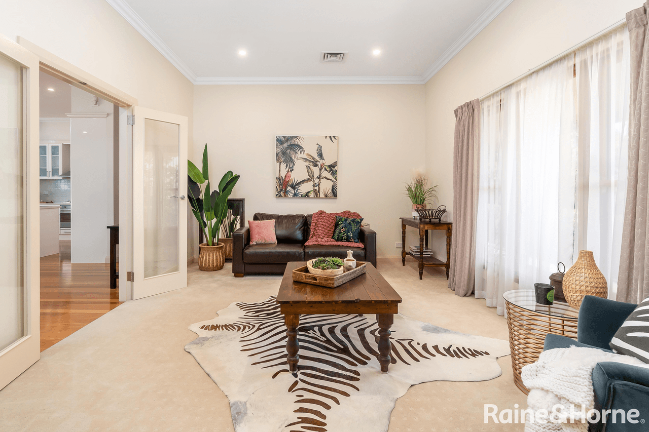 5 Tamarind Place, LAKE ALBERT, NSW 2650