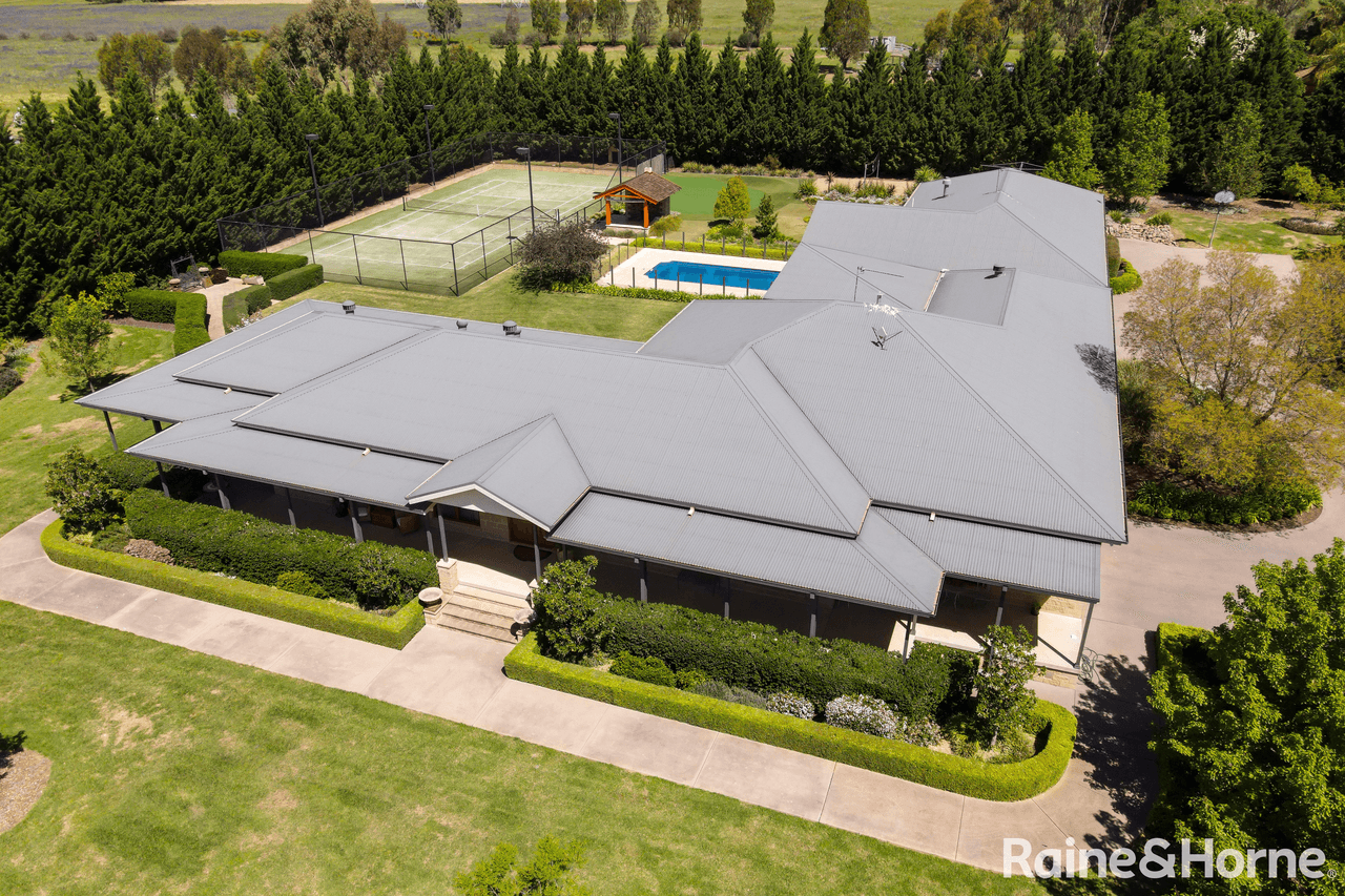 5 Tamarind Place, LAKE ALBERT, NSW 2650