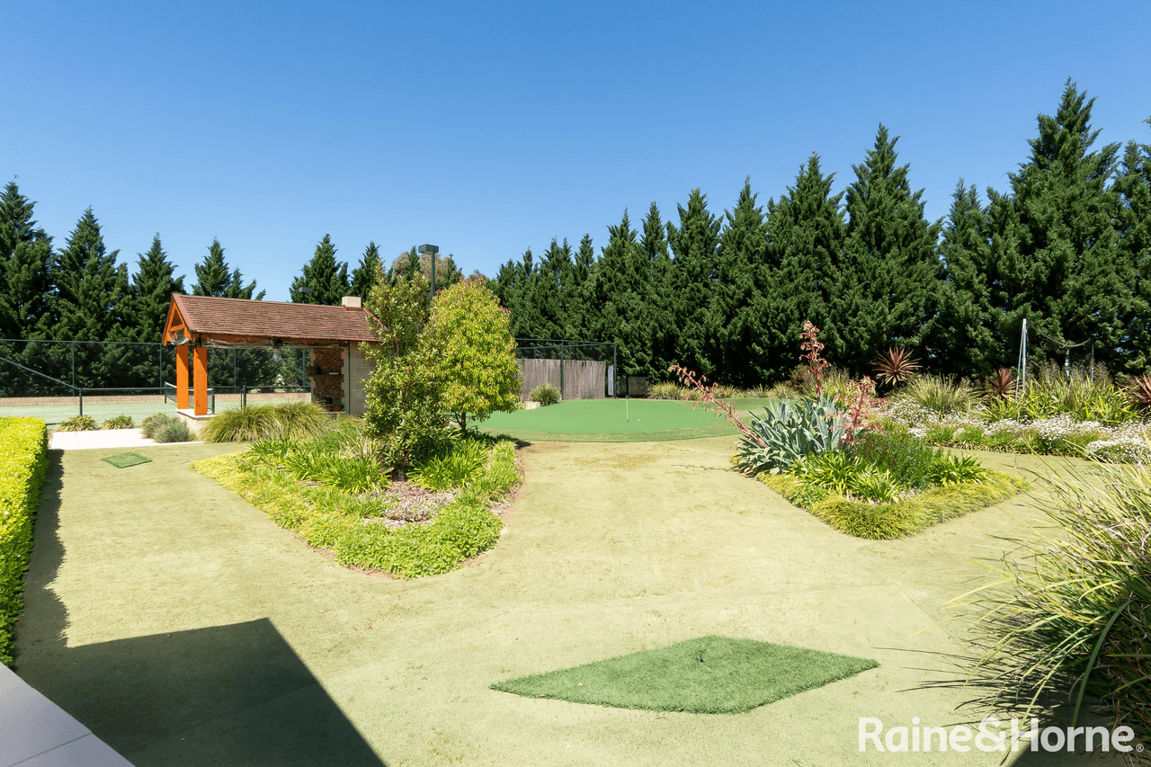 5 Tamarind Place, LAKE ALBERT, NSW 2650