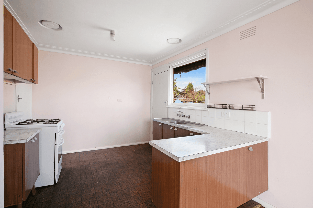 8 Hazel Avenue, THOMASTOWN, VIC 3074