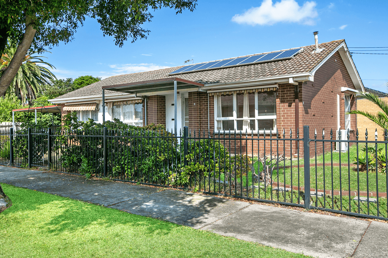 8 Hazel Avenue, THOMASTOWN, VIC 3074