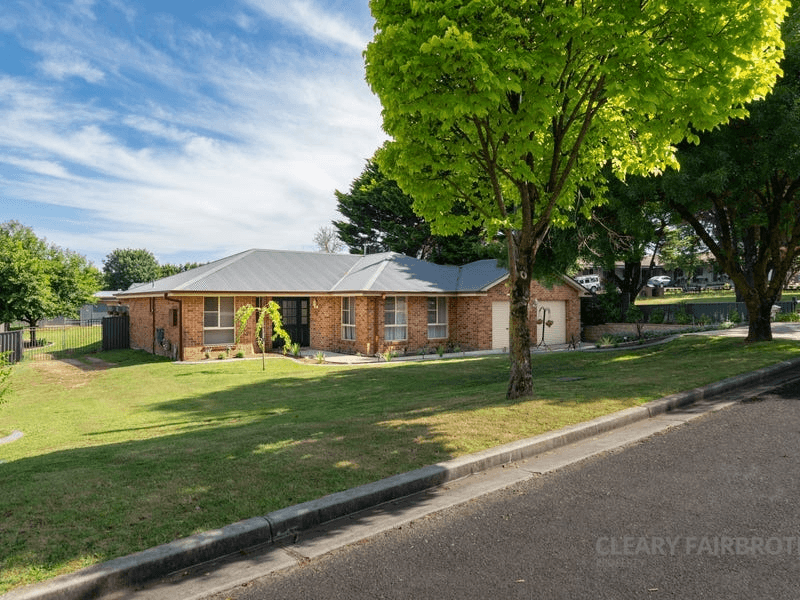 15 Tarana Crescent, Oberon, NSW 2787