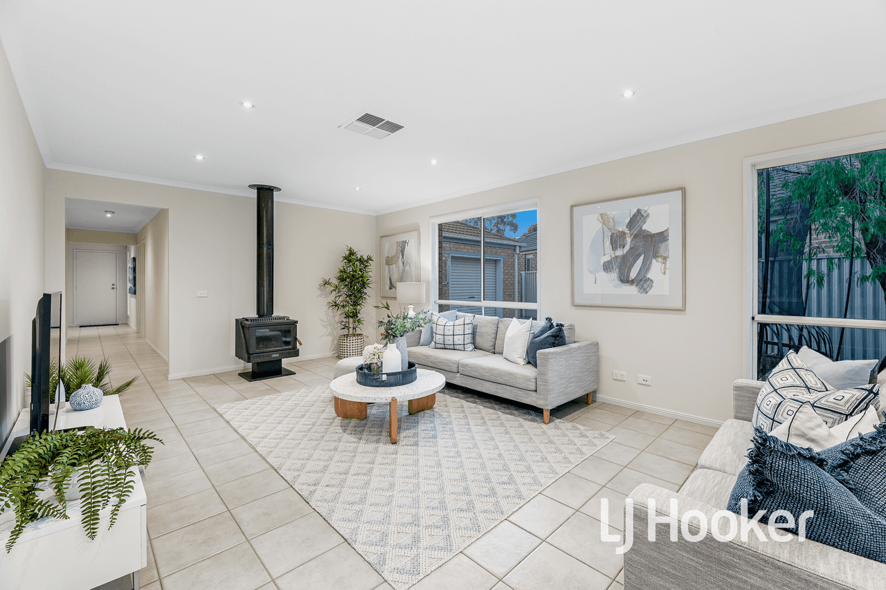 15 Creekwood Avenue, PAKENHAM, VIC 3810