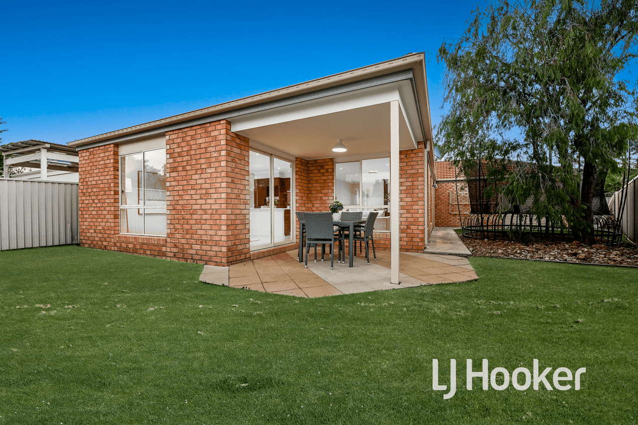 15 Creekwood Avenue, PAKENHAM, VIC 3810