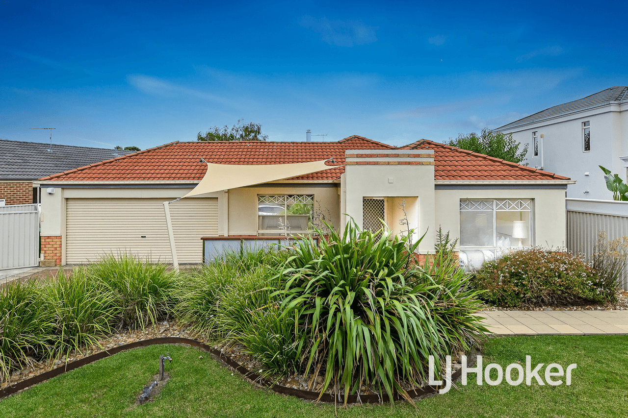 15 Creekwood Avenue, PAKENHAM, VIC 3810