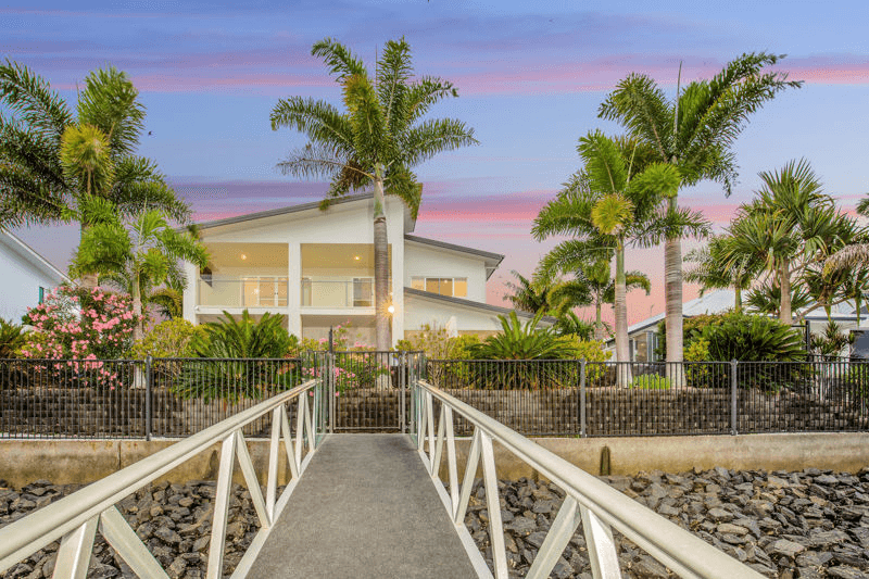 13 Marina Parade, JACOBS WELL, QLD 4208