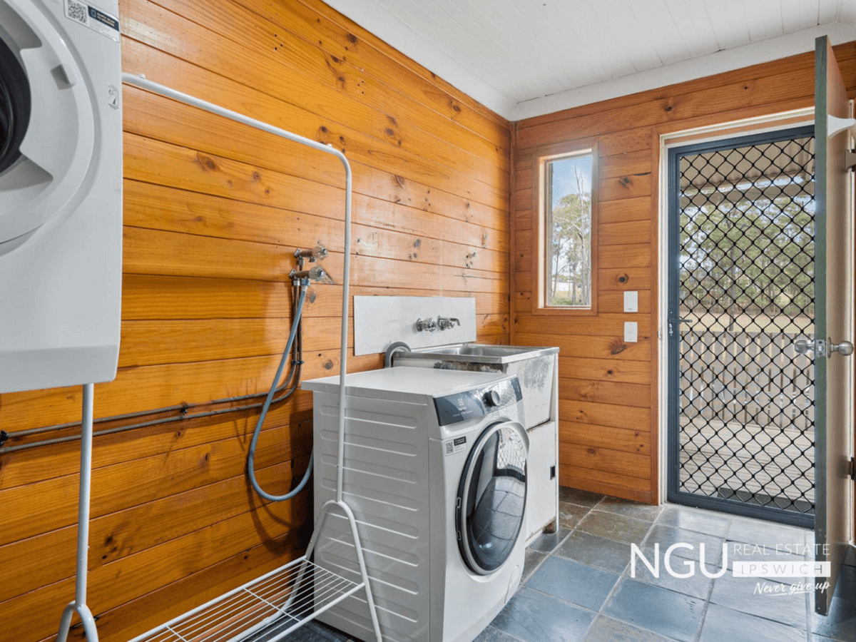 36-38 Velvet Street, Pine Mountain, QLD 4306