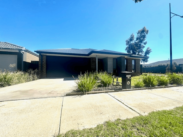 11 Stevenage Drive, Strathtulloh, VIC 3338