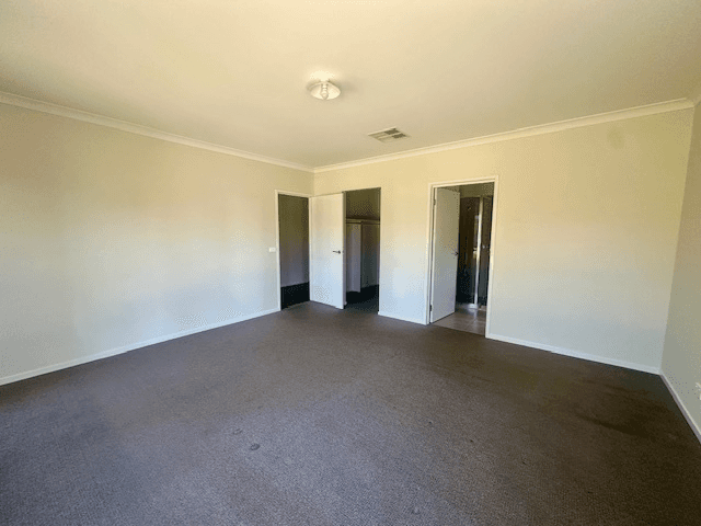 11 Stevenage Drive, Strathtulloh, VIC 3338