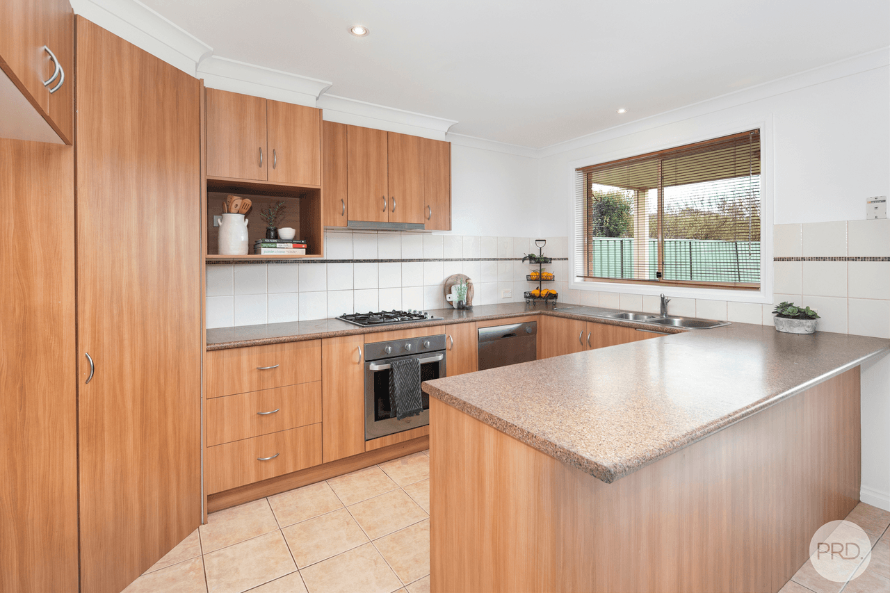 94 Stirling Drive, LAKE GARDENS, VIC 3355