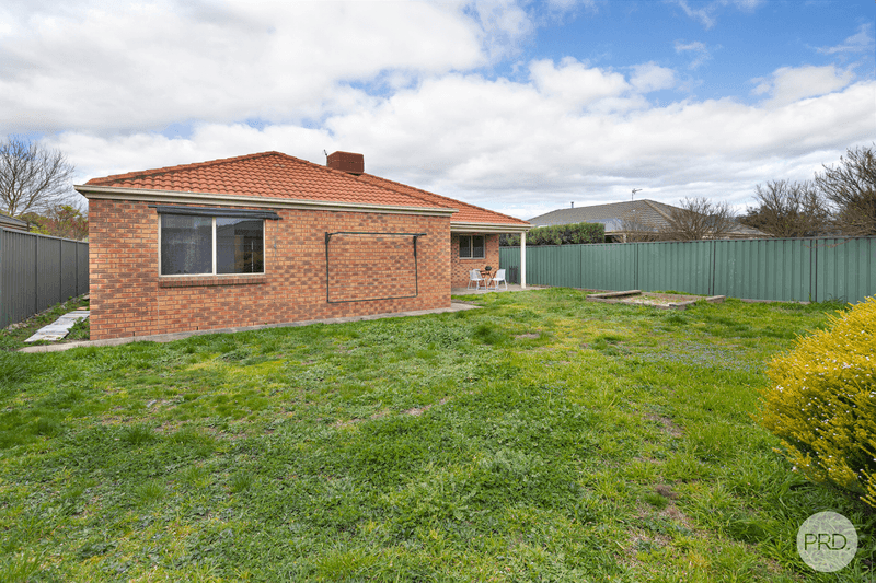 94 Stirling Drive, LAKE GARDENS, VIC 3355