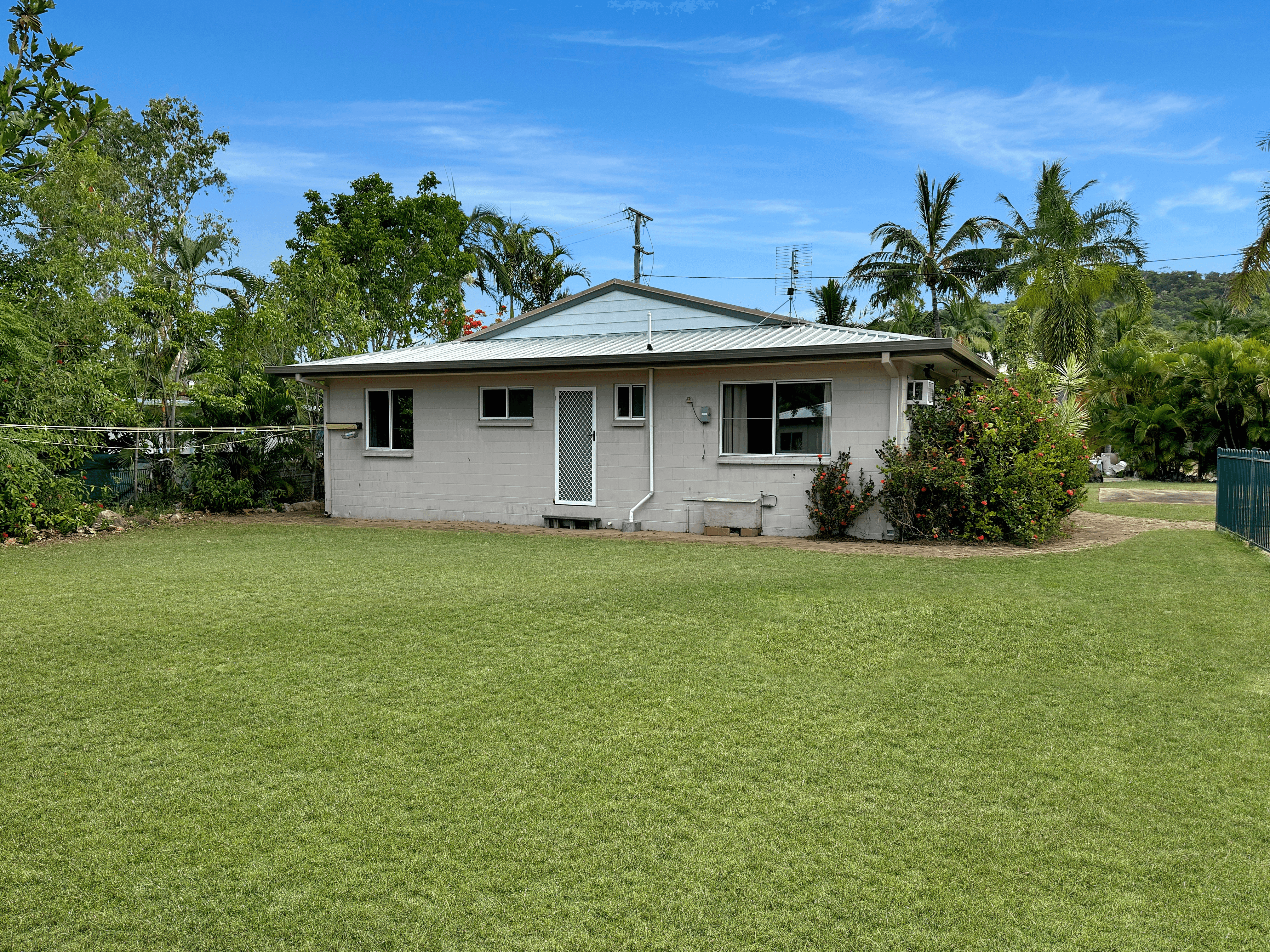 17 Sextant Dr, Nelly Bay, QLD 4819