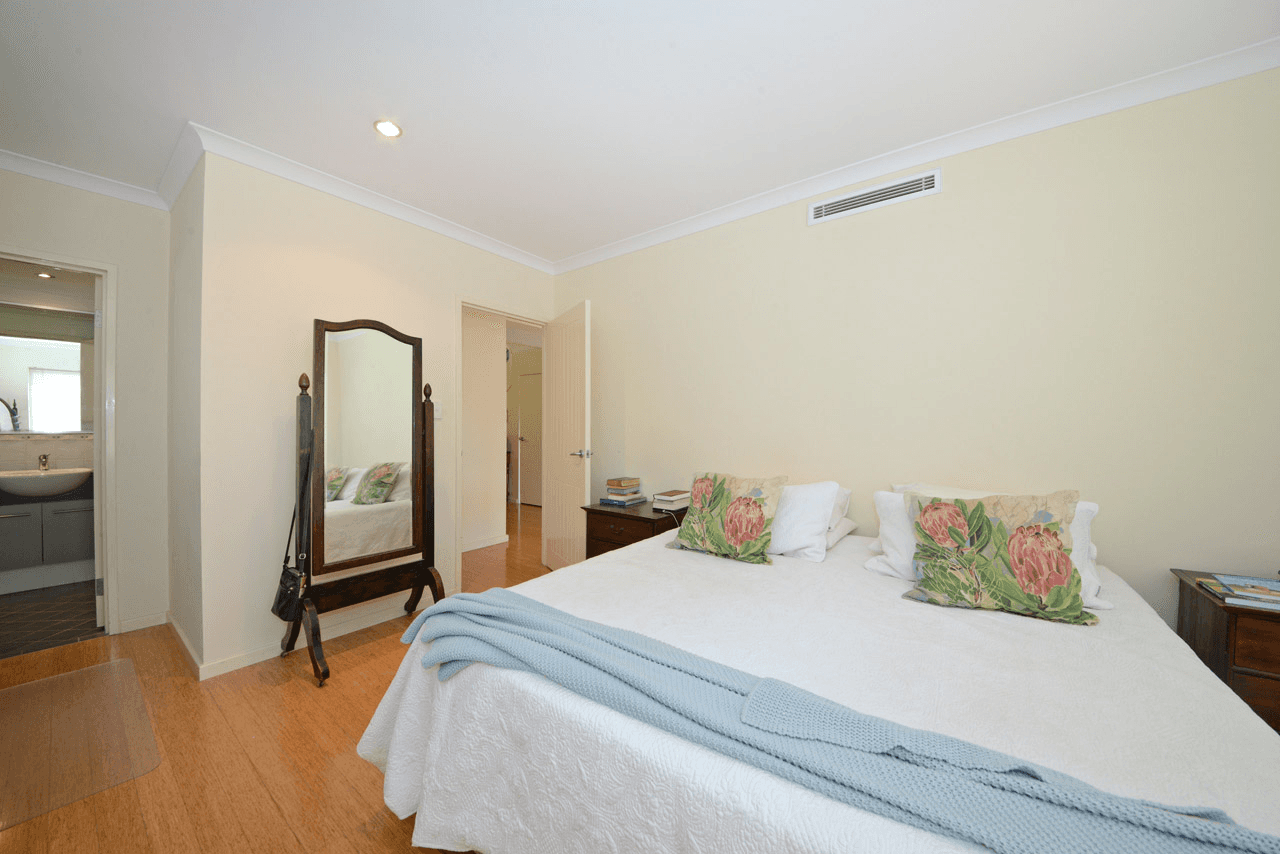 15 Swansea Promenade, Mindarie, WA 6030