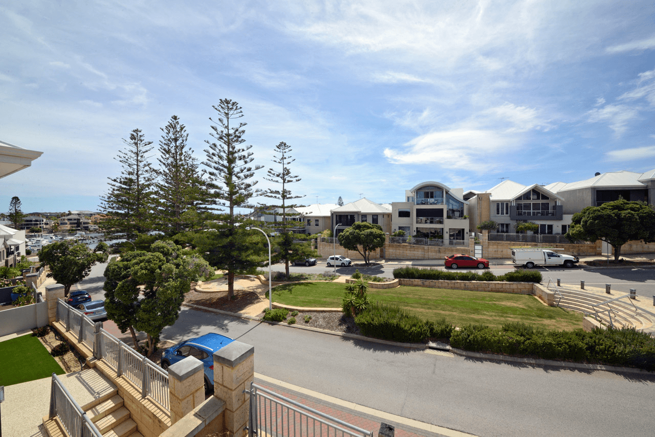 15 Swansea Promenade, Mindarie, WA 6030