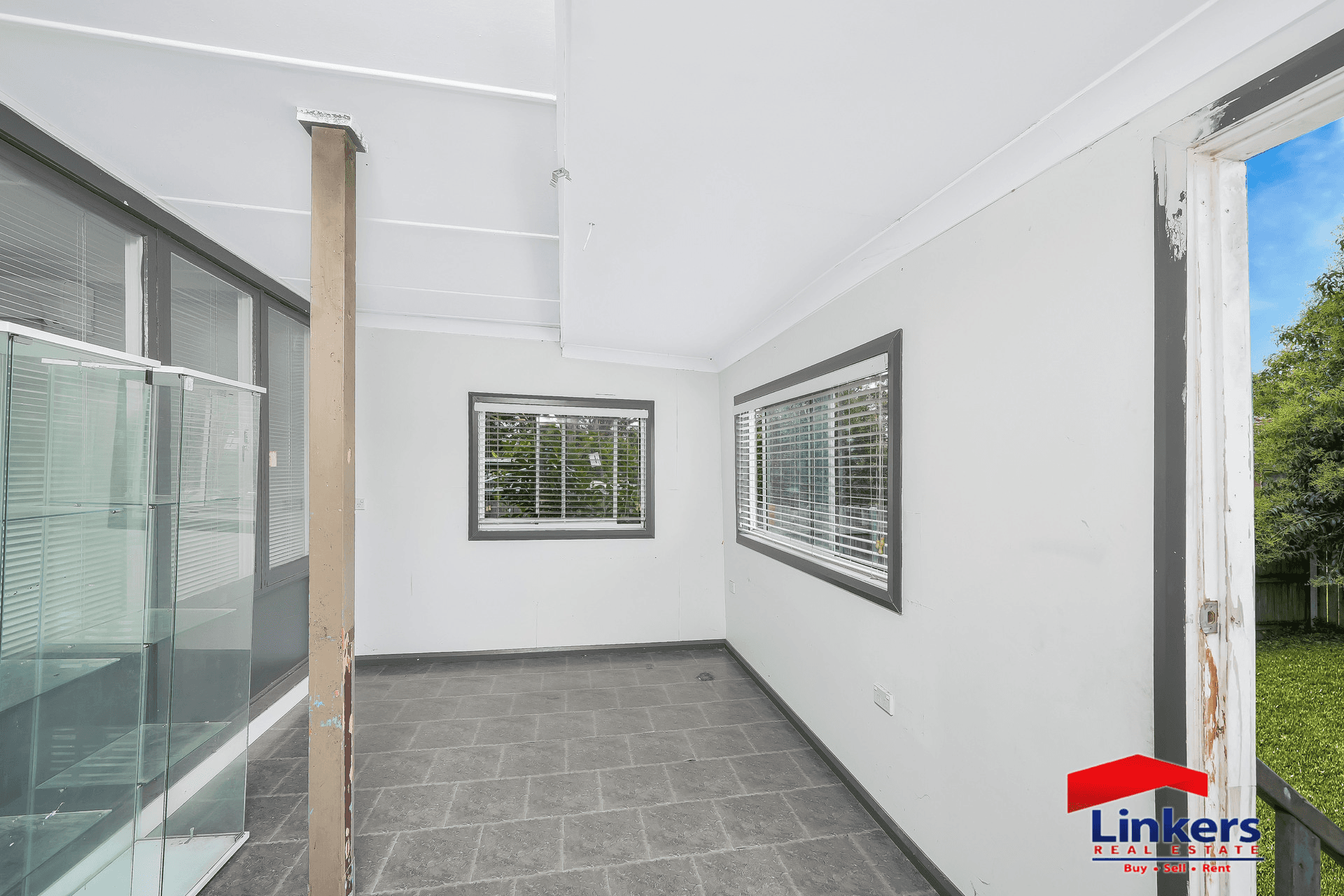 22 Blackwood Crescent, Macquarie Fields, NSW 2564