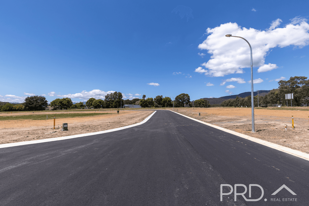 22 Weeden Place, TUMUT, NSW 2720