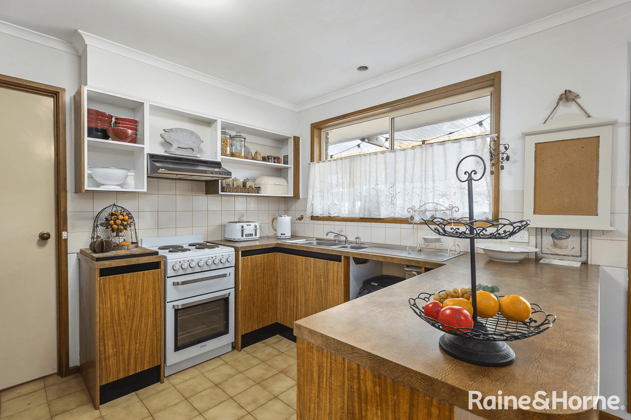 32 Stuart Drive, WOODEND, VIC 3442