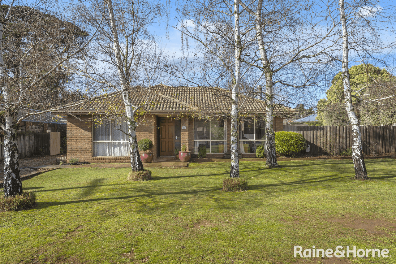 32 Stuart Drive, WOODEND, VIC 3442