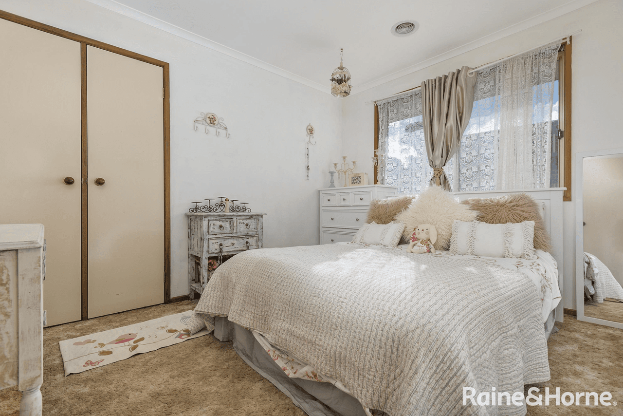 32 Stuart Drive, WOODEND, VIC 3442