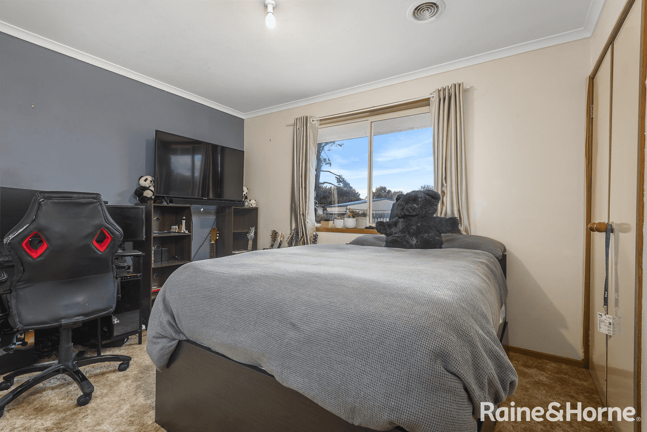 32 Stuart Drive, WOODEND, VIC 3442