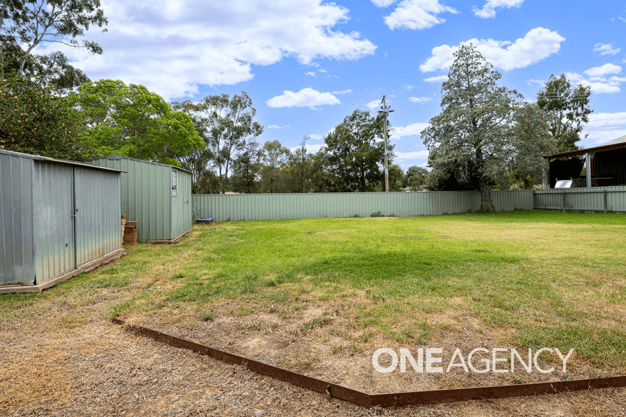 7 GOBORRA STREET, GLENFIELD PARK, NSW 2650