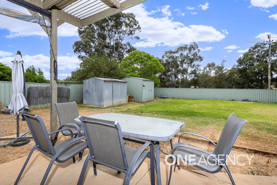 7 GOBORRA STREET, GLENFIELD PARK, NSW 2650