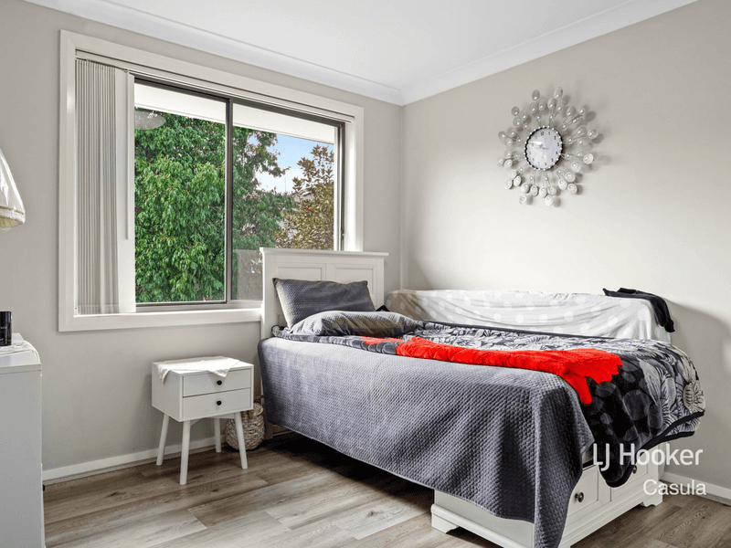 30 Sovereign Circuit, GLENFIELD, NSW 2167