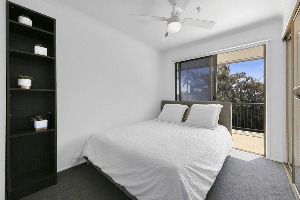 15 Honeyeater Drive, Burleigh Waters, QLD 4220