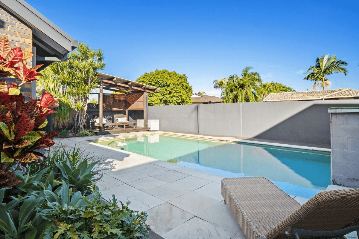 15 Honeyeater Drive, Burleigh Waters, QLD 4220