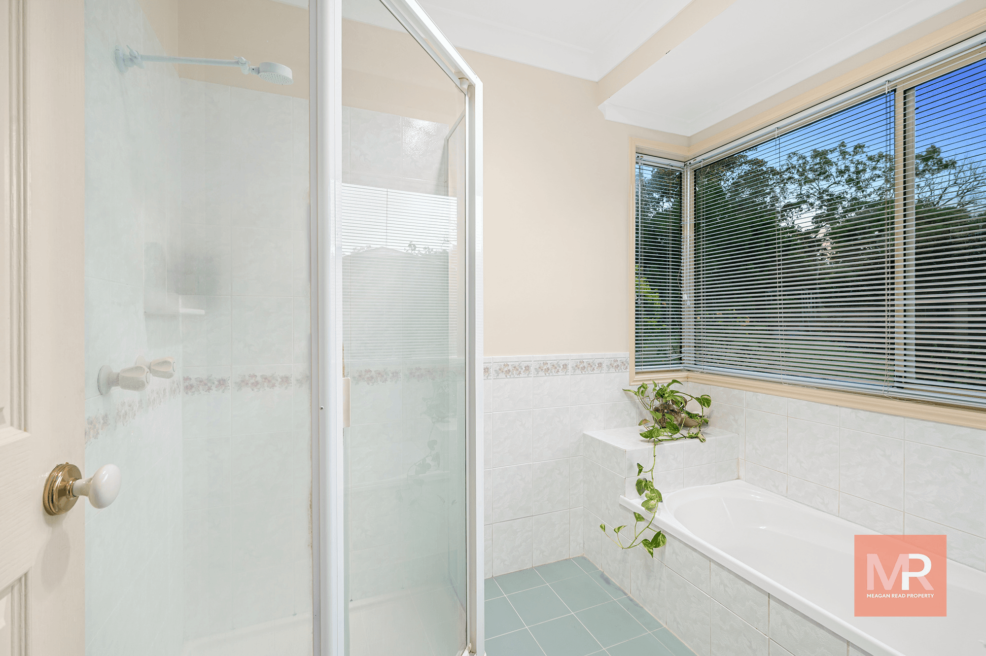 1-11 Canterbury Drive, MUNDOOLUN, QLD 4285