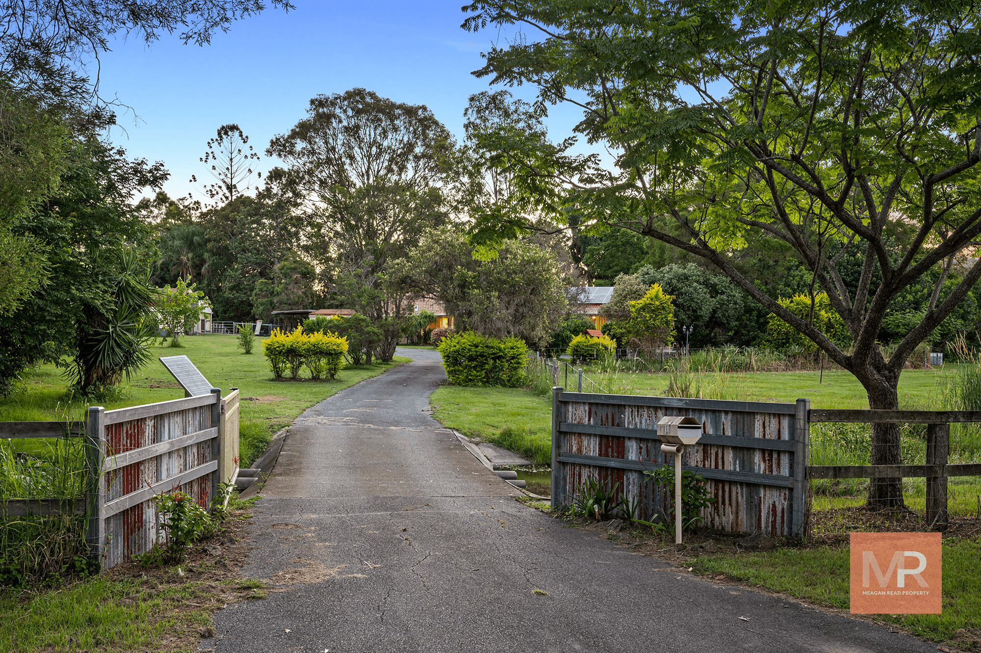 1-11 Canterbury Drive, MUNDOOLUN, QLD 4285