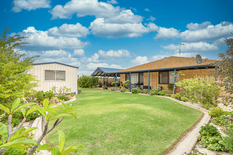 4 Bass Chase, YANCHEP, WA 6035