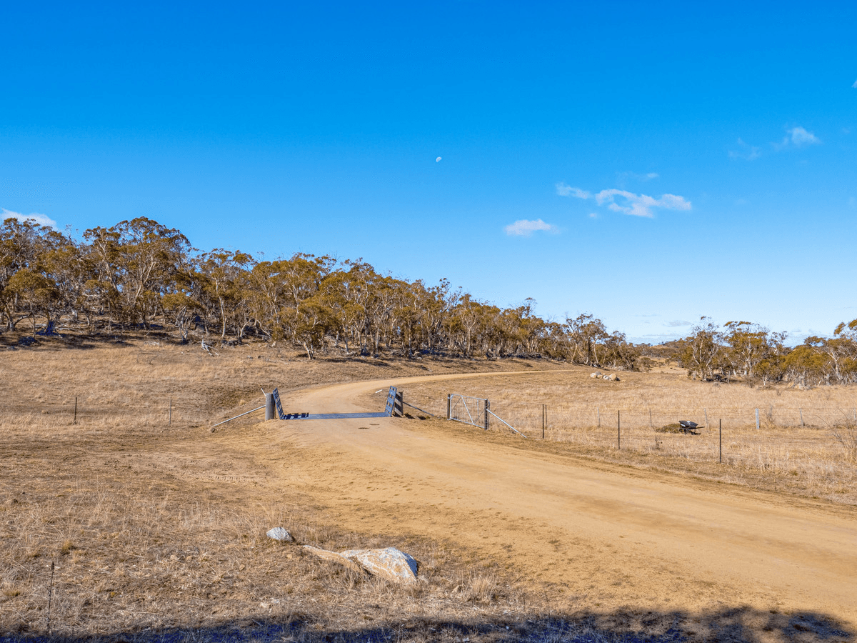 124 Old School Road, Hill Top, NSW 2628